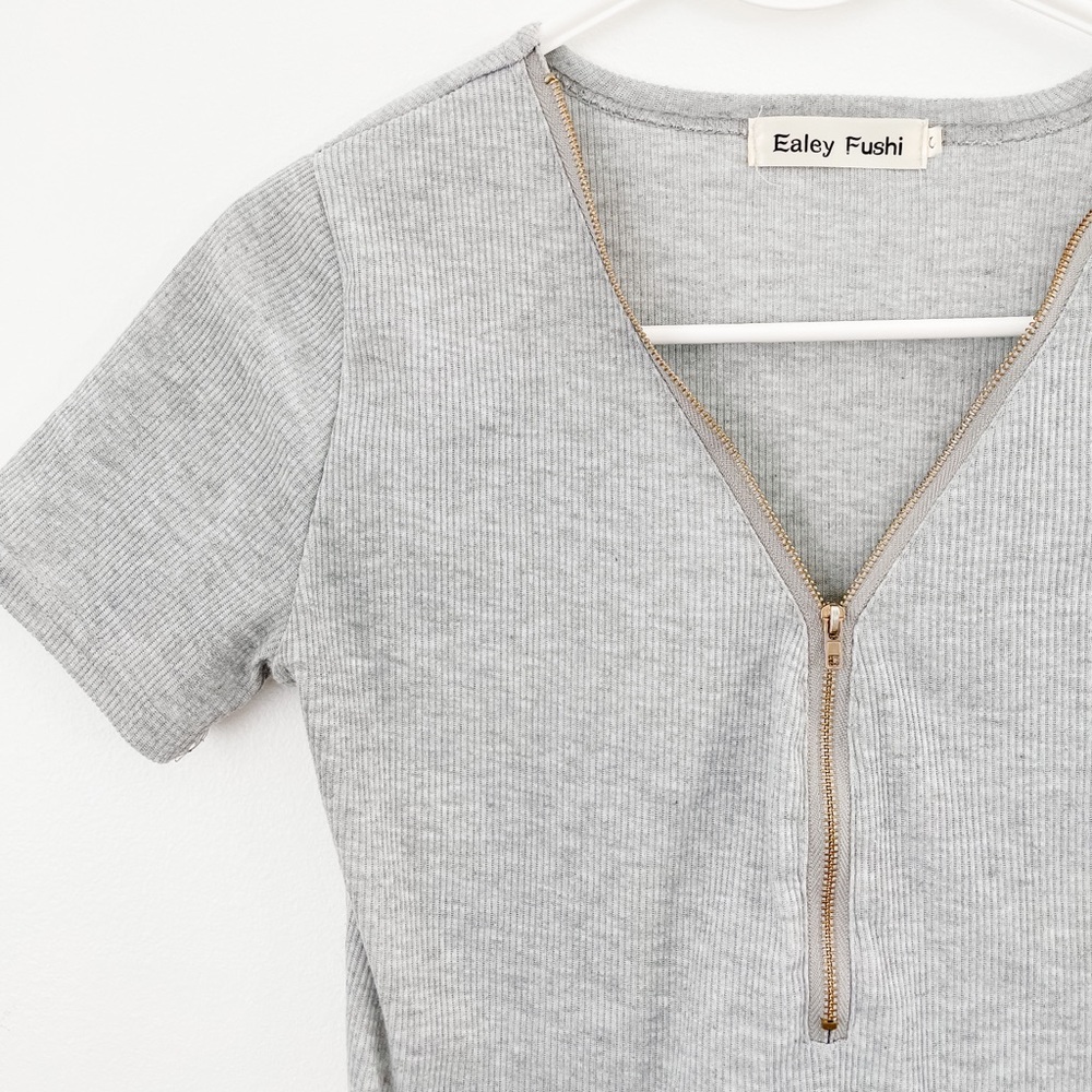 Ribbed Zipped Tee